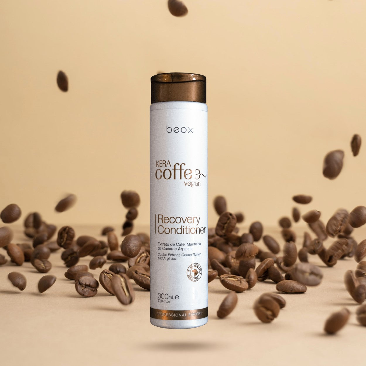 El acondicionador Keracoffee Vegan está formulado para sellar y retener la hidratación en la fibra capilar. Enriquecido con extracto de café, semillas de lino, aceite de monoi, extracto de mirra y manteca de cupuaçu que tienen propiedades emolientes y nutritivos, aportando suavidad y brillo intenso. Mantiene el cabello saludable y nutrido.