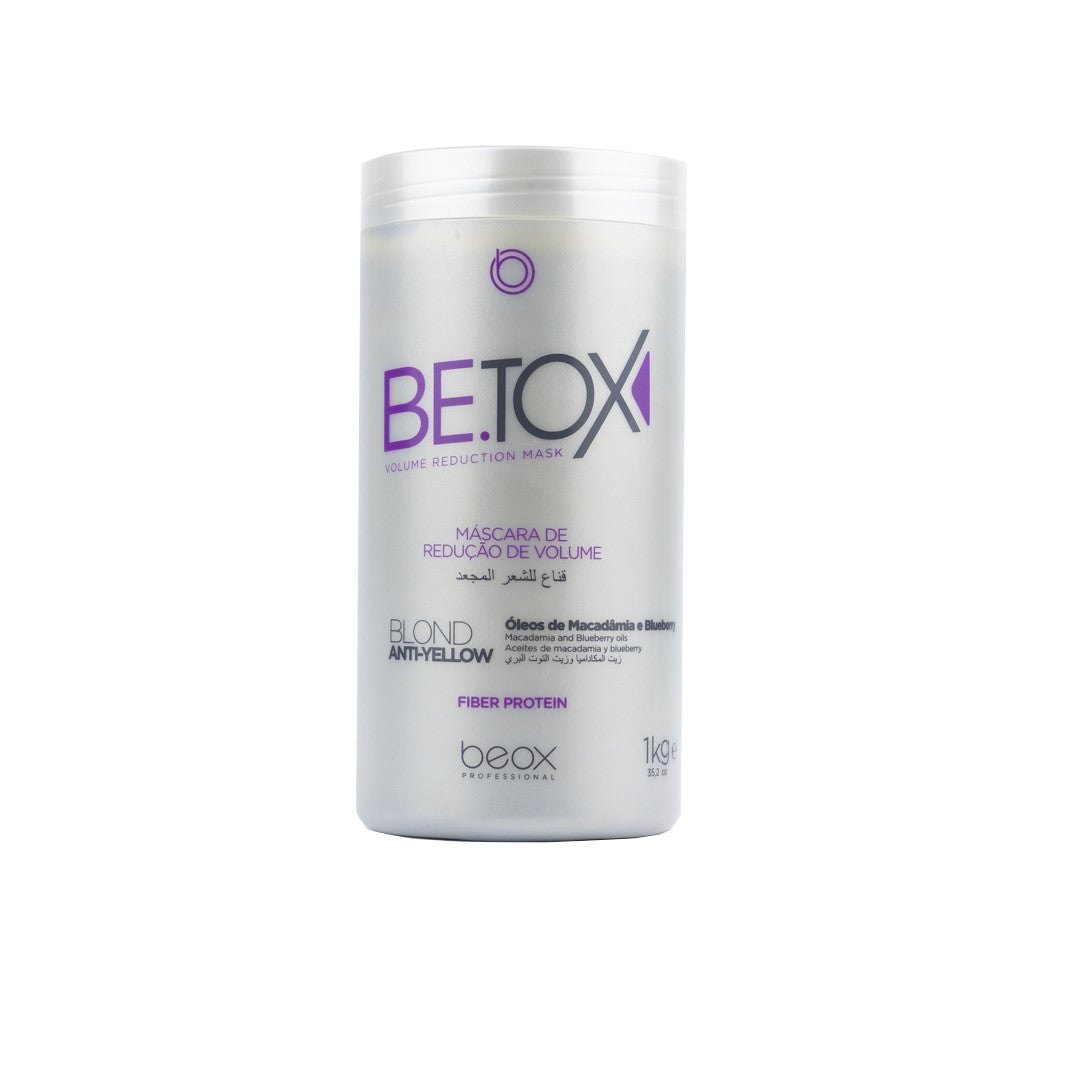 Mask Control Be.Tox Blond Anti-Yellow 1000g Este tratamiento de botox libre de formol proporciona control al cabello, reducción del volumen y disminución del frizz. Nutre y repara profundamente el cabello maltratado y repone los aminoácidos y la masa capilar, lo que permite obtener un cabello suave y maleable.  Además de reparar y nutrir el cabello, esta fórmula evita el desvanecimiento de cabellos rubios, prolonga la duración del color, removiendo los cabellos amarillentos y/o cobrizos no deseados  