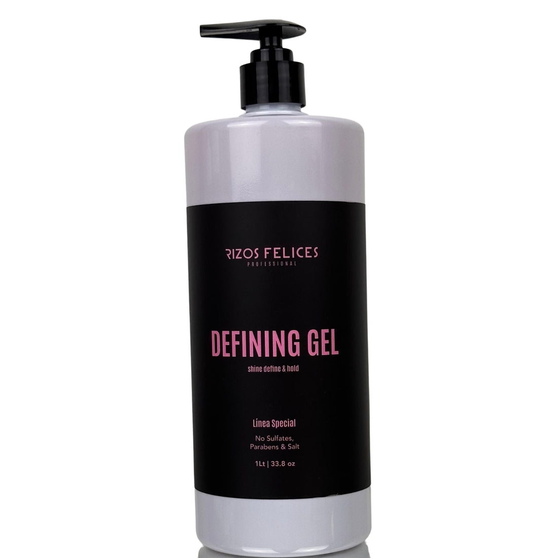 Gel Fluido Rizos Felices 1 litro. Este no es un gel común, no te dejará el cabello duro o acartonado, por el contrario, permite mantener la memoria del rizo con el uso frecuente, además, ayuda a mantener hidratado el cabello al tiempo que sostiene la forma desde el cabello ondulado hasta el afro