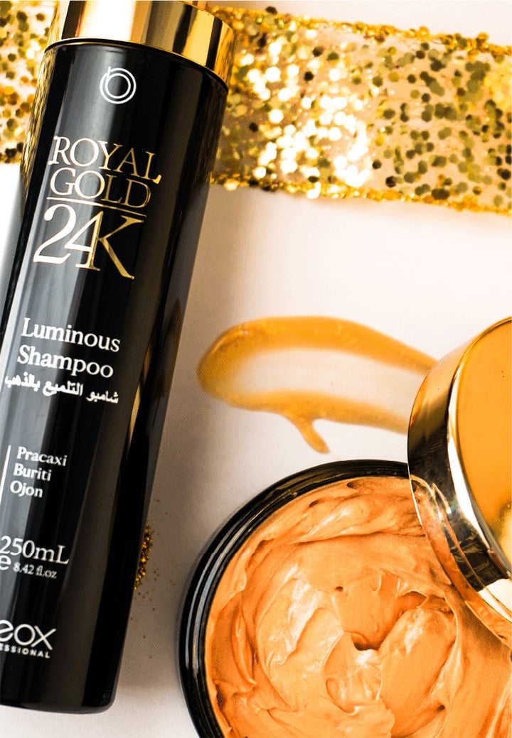 Este tratamiento Champú y mascarilla de la línea Royal Gold 24K hidrata, nutre, protege y revitaliza el pelo.  Funciona como un humectante intenso que promueve el colágeno y la hidratación desde el cuero cabelludo hasta las puntas. También lo protege de los daños del calor, de los rayos del sol, estimula el crecimiento, combate la caspa y da un adicional de luminosidad y suavidad al pelo.