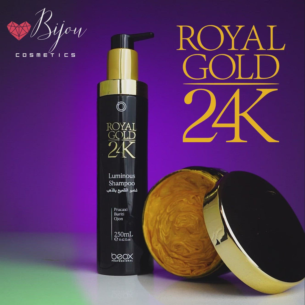 Este tratamiento Champú y mascarilla de la línea Royal Gold 24K hidrata, nutre, protege y revitaliza el pelo.  Funciona como un humectante intenso que promueve el colágeno y la hidratación desde el cuero cabelludo hasta las puntas. También lo protege de los daños del calor, de los rayos del sol, estimula el crecimiento, combate la caspa y da un adicional de luminosidad y suavidad al pelo.